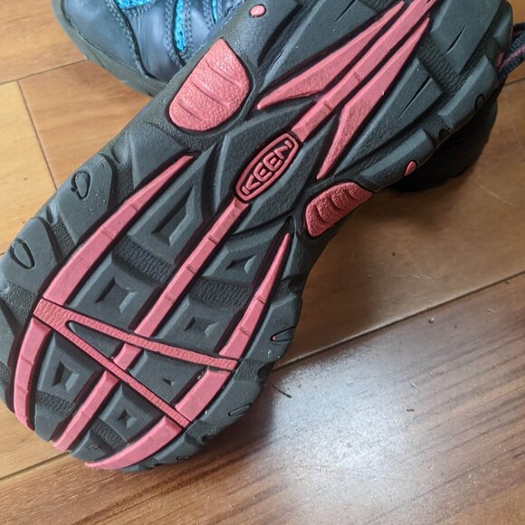 Keen children's hiking shoes waterproof size 13 - Picture 3 of 6